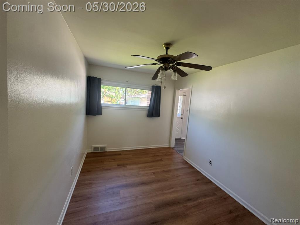 8300 LOCHDALE Street, Dearborn Heights, MI 48127 — Photo 10