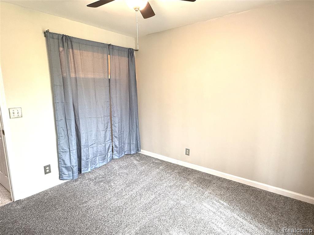 27860 Park Court, Madison Heights, MI 48071 — Photo 14