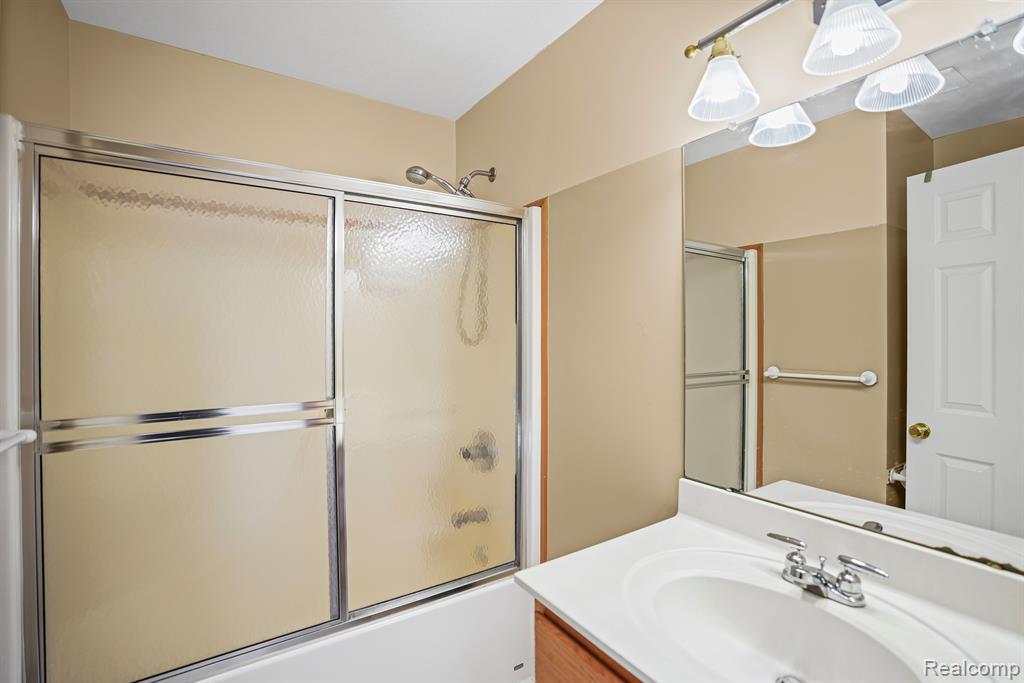 564 CHASSEUR Drive, Grand Blanc, MI 48439 — Photo 42