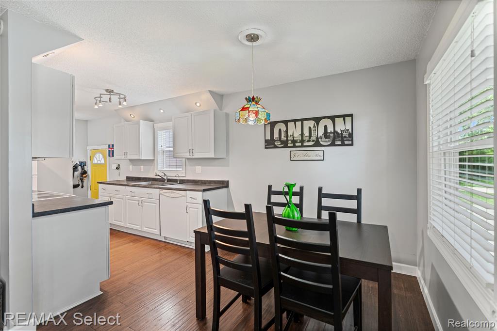 6030 Sun Valley Drive, Grand Blanc, MI 48439 — Photo 8