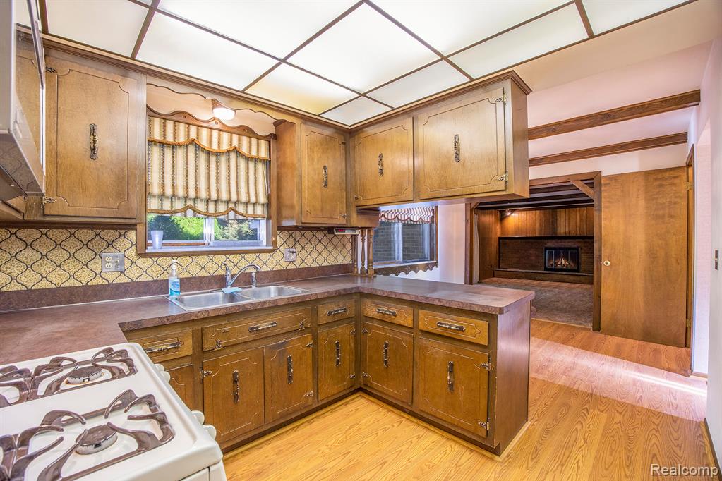 6603 Guildford Drive, Shelby Twp, MI 48316 — Photo 8