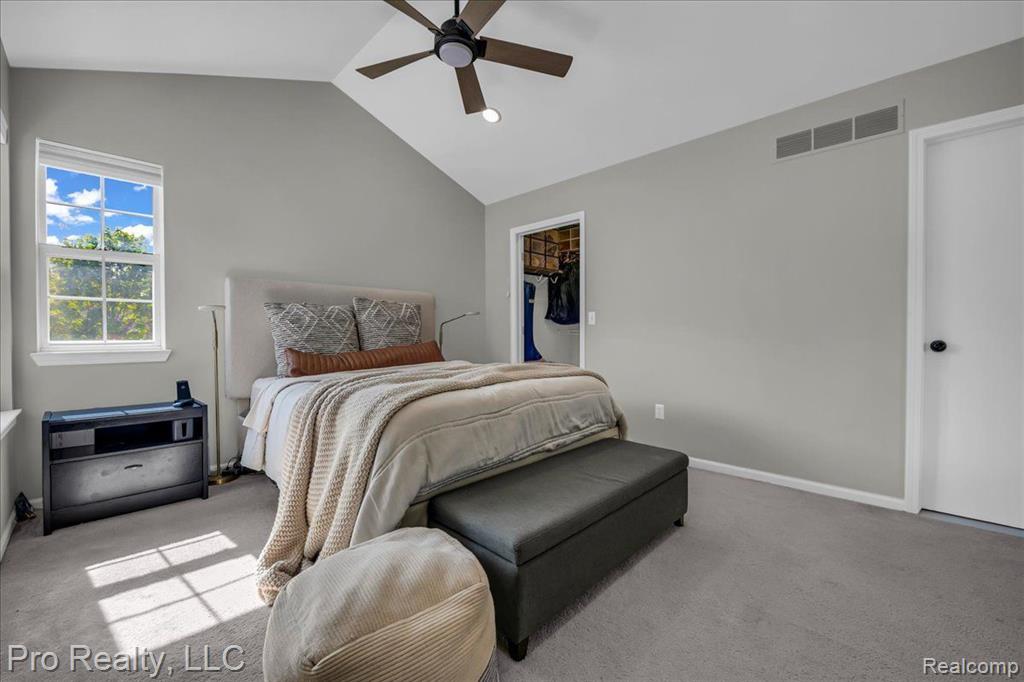 863 CALPERNIA, Wixom, MI 48393 — Photo 20