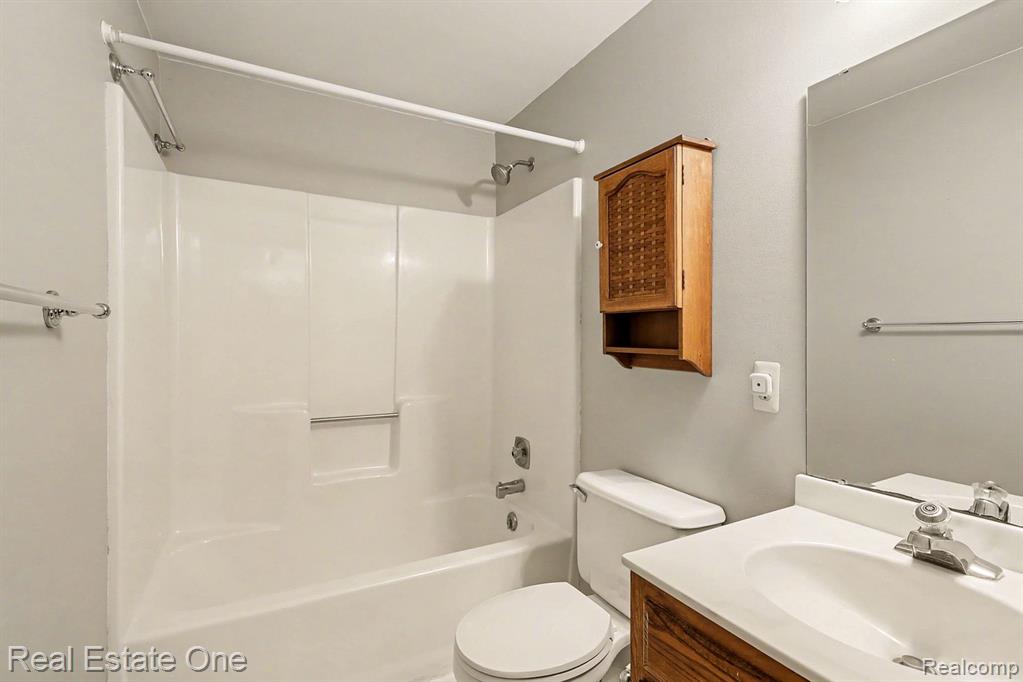 6226 Pinewood Drive, Clarkston, MI — Photo 23