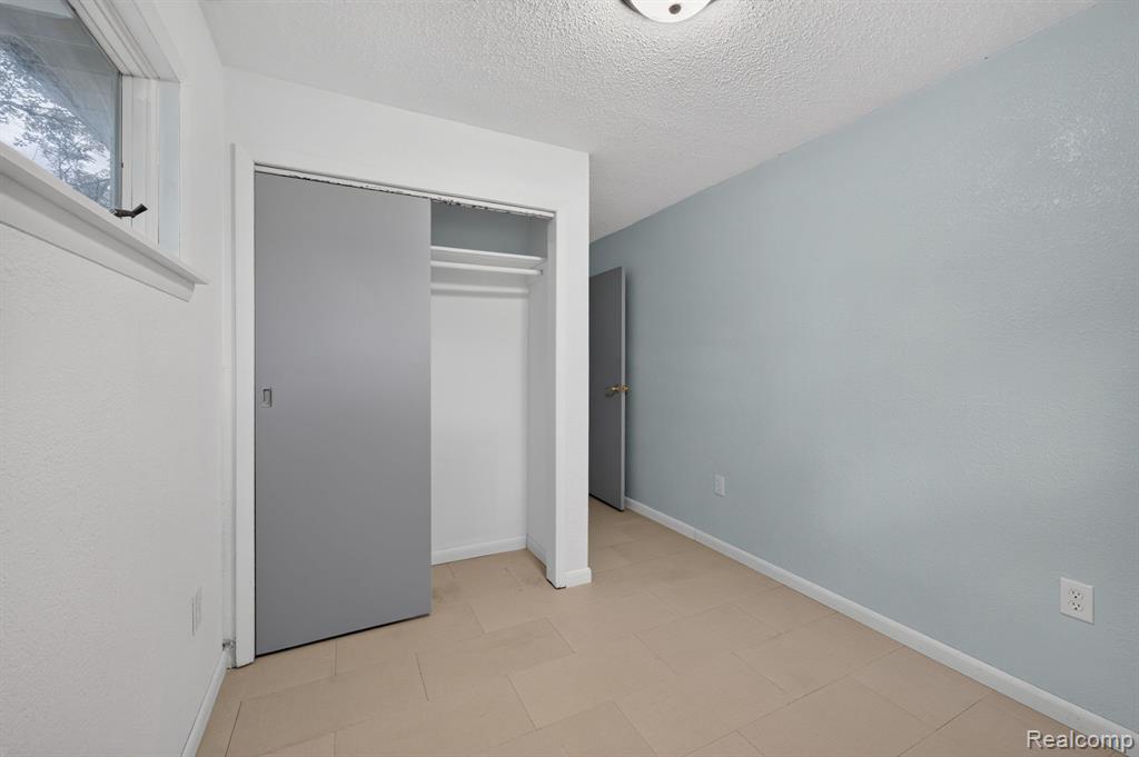 9288 Hilda Lane, Flushing, MI 48433 — Photo 36