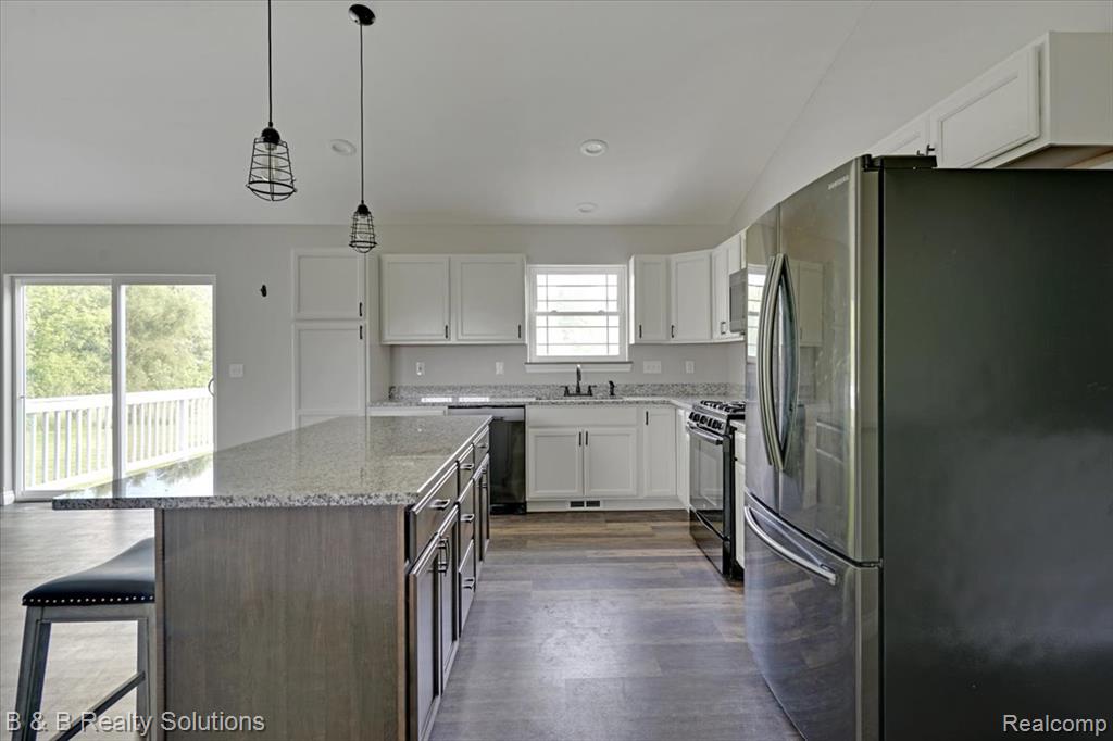 437 Angle Road, Lapeer, MI 48446 — Photo 9