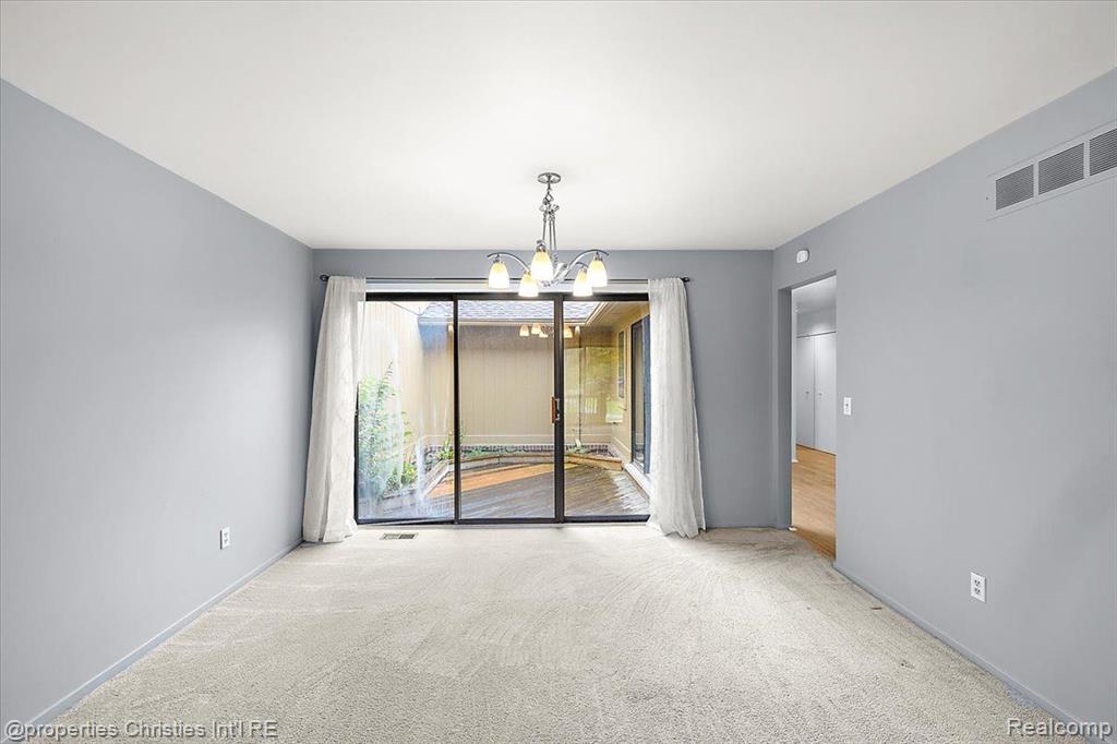 1806 S Hill Boulevard, Bloomfield Hills, MI 48304 — Photo 11