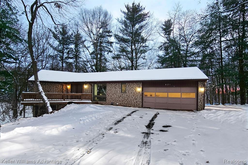 421 BONNIE Circle, Howell, MI 48843 — front exterior
