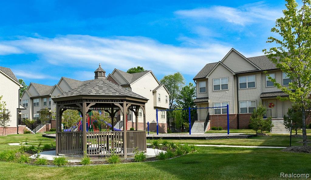 45732 UTICA PARK Boulevard, Utica, MI 48315 — Photo 24