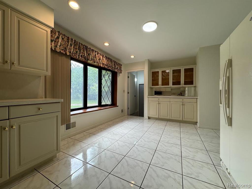 40250 Pinetree Drive, Plymouth, MI 48170 — Photo 16