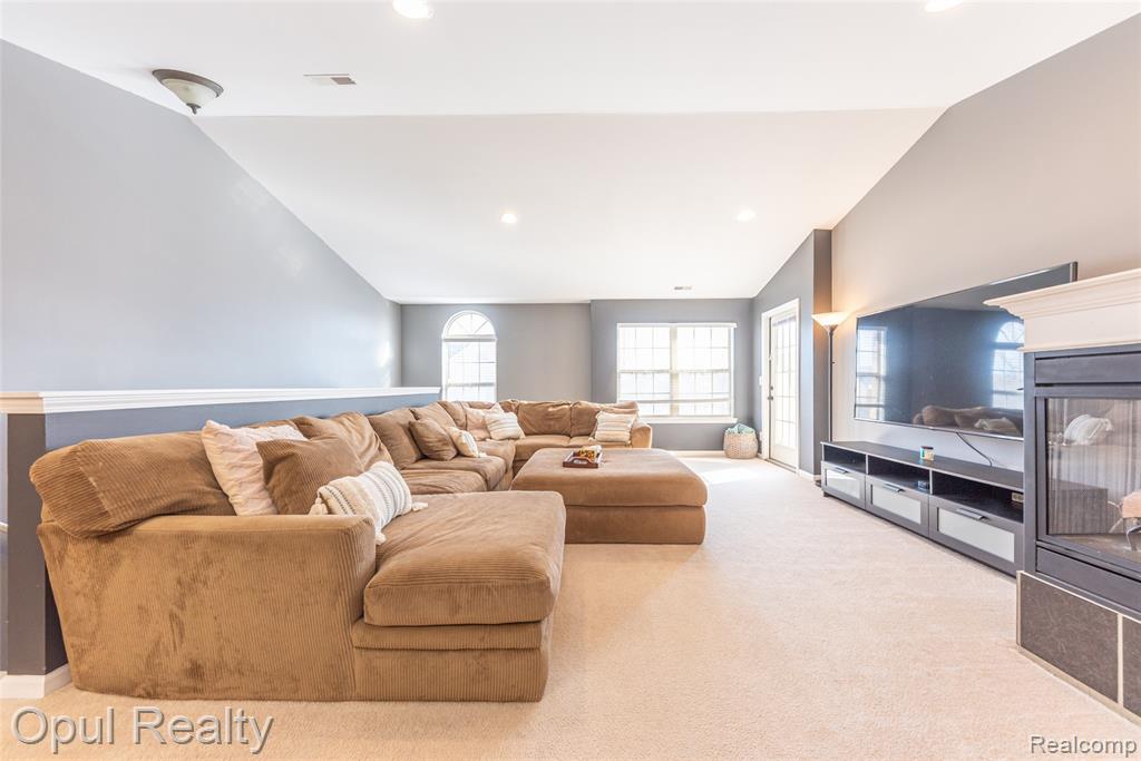 11698 Farmington Road, Livonia, MI, 48150