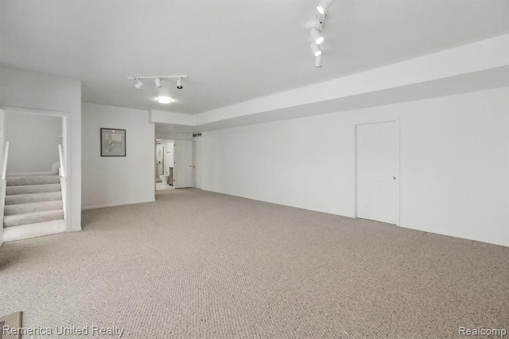 7184 Westchester Road, 125, West Bloomfield, MI — Photo 21