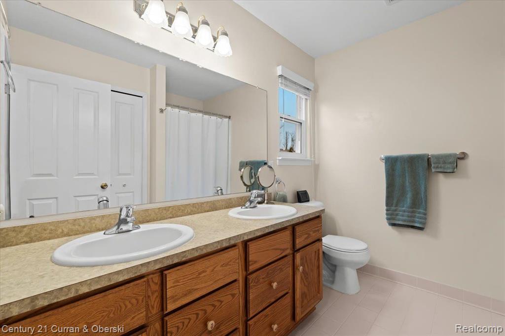 940 S HOWARD Street, Fenton, MI 48430 — Photo 17