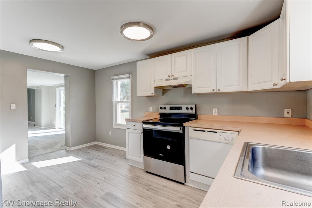 3033 Cass Lake Avenue, Keego Harbor, MI 48320 — Photo 11