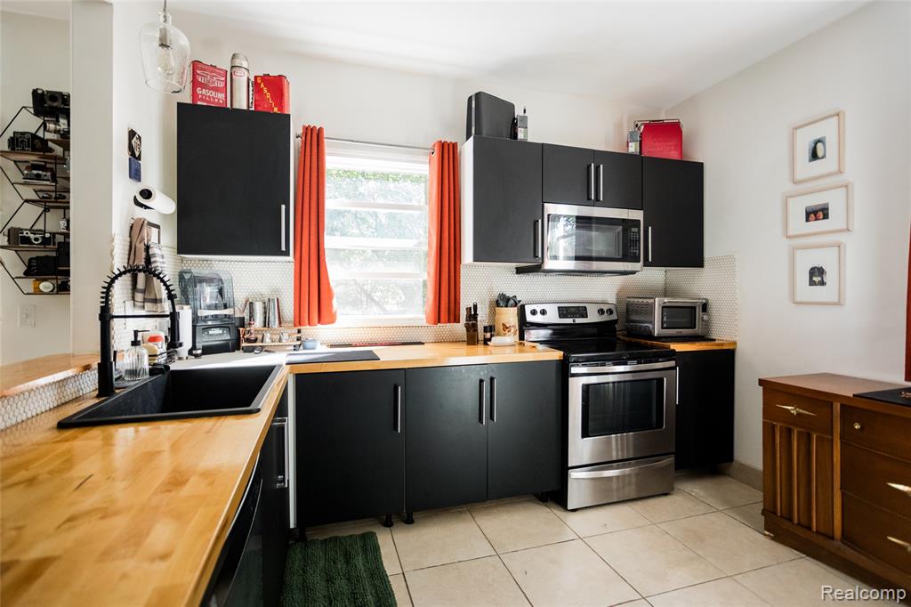 550 Smith Street, Detroit, MI 48202 — Photo 11