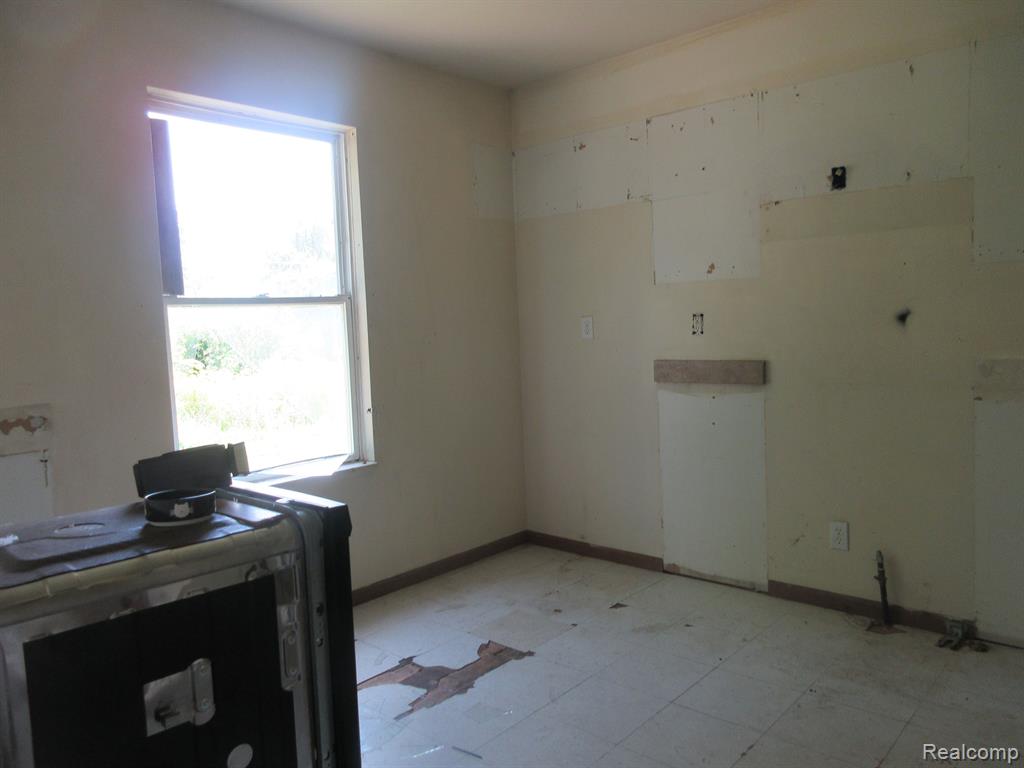 4010 HARDING Street, Detroit, MI 48214 — Photo 5