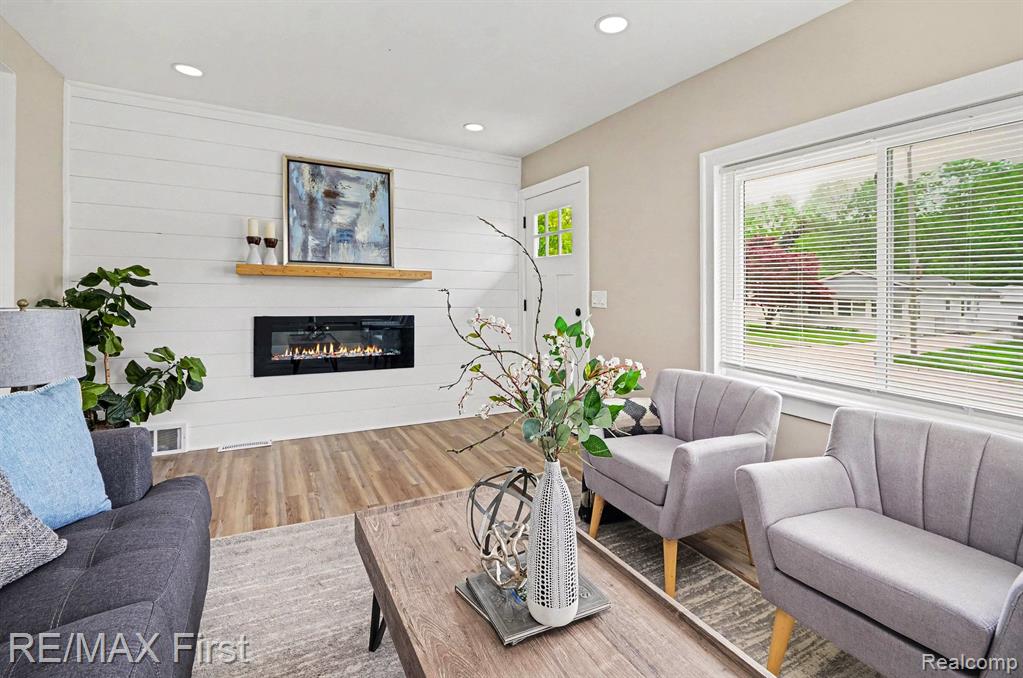 27825 Van Howe Street, Roseville, MI 48066 — Photo 4