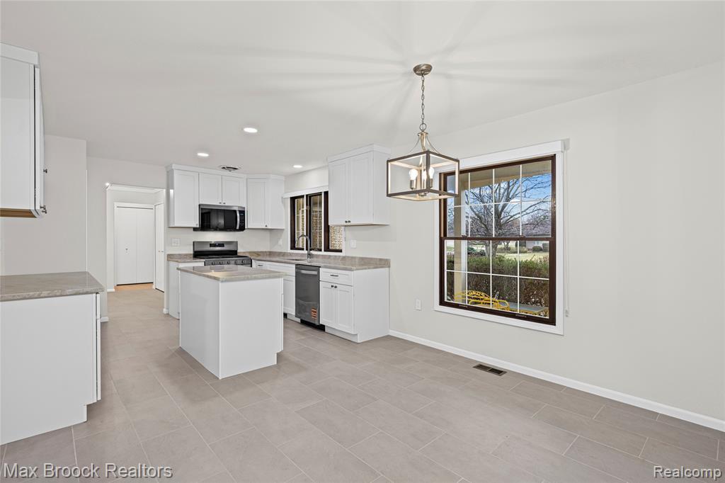 28977 Lake Park Dr. Drive, Farmington, MI 48331 — Photo 4