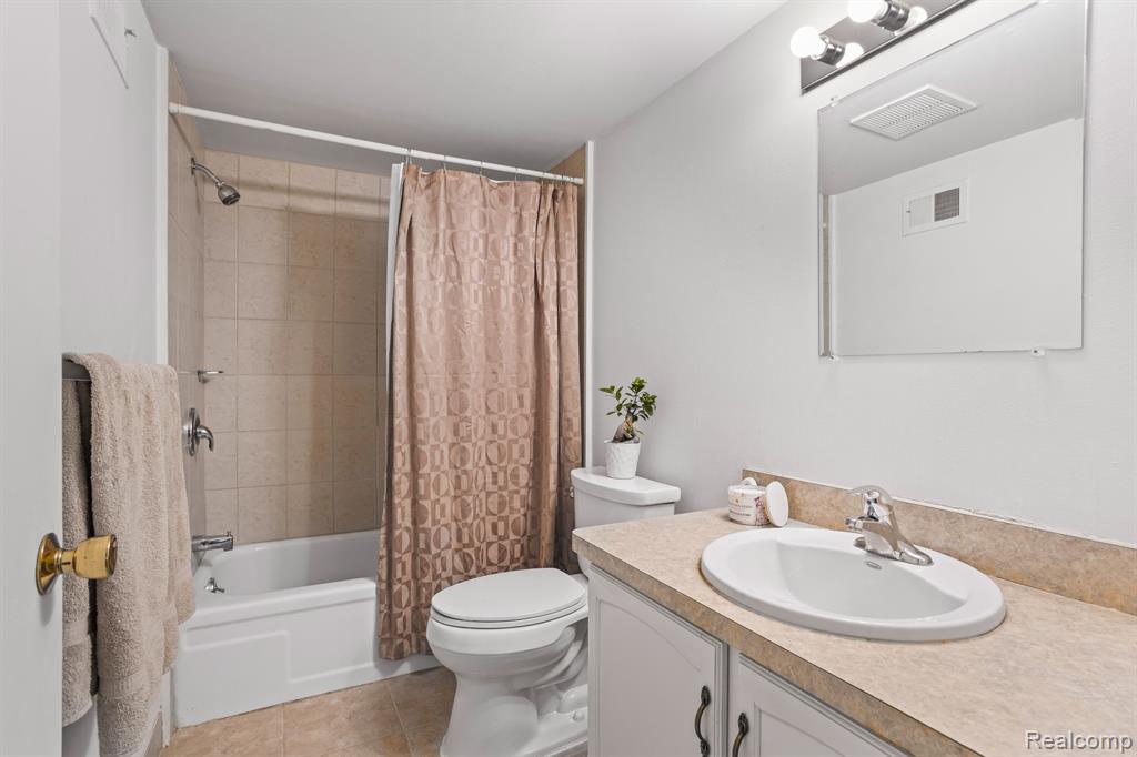 30795 SHIAWASSEE Road, 3B, Farmington, MI 48336 — Photo 11