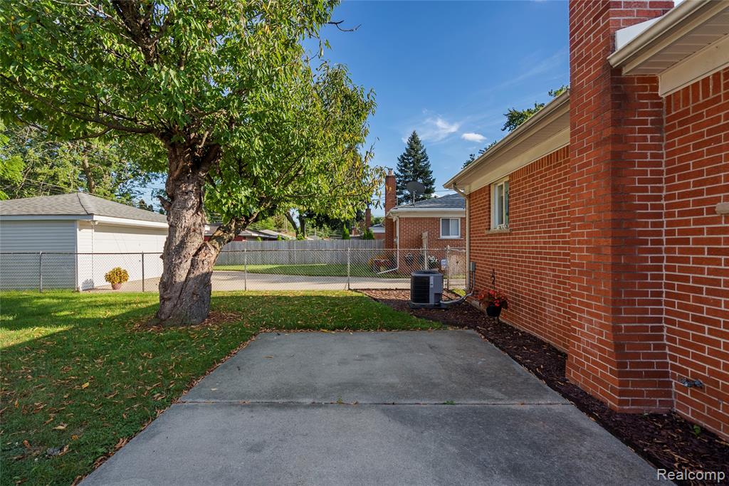 7486 Robindale Avenue, Dearborn Heights, MI 48127 — Photo 25