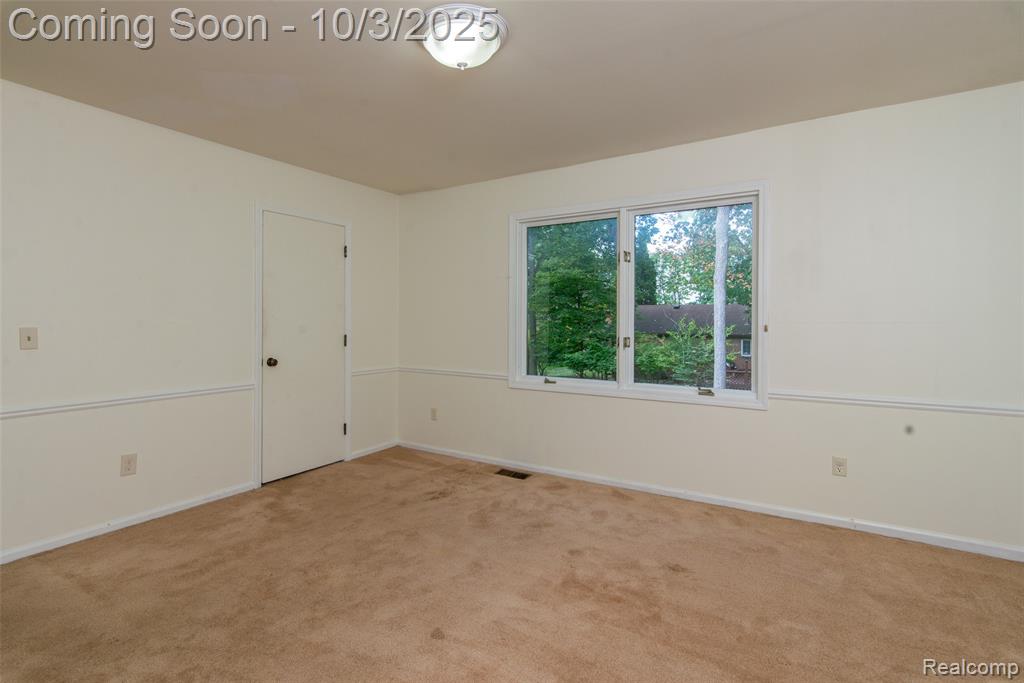 5130 Lake Bluff Rd, West Bloomfield, MI 48323 — Photo 27