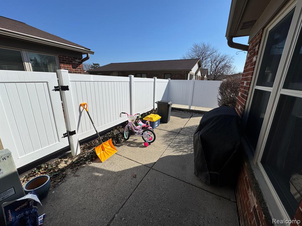 2774 Roundtree Drive, Troy, MI 48083 — Photo 16