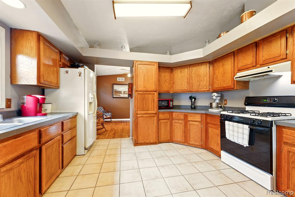 5915 Neuman Road, St. Clair, MI 48079 — Photo 9