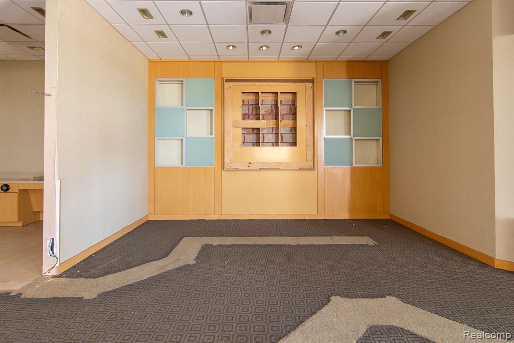 451 W 14 MILE Road, Madison Heights, MI 48071 — Photo 9