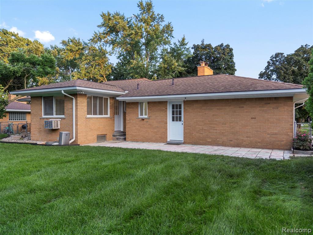 8211 Saint John Street, Utica, MI 48317 — Photo 28