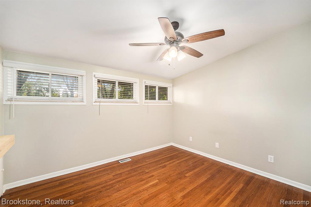 9279 Idaho Street, Livonia, MI 48150 — Photo 11