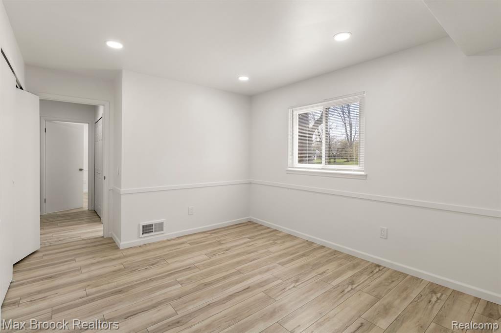 6207 NICHOLAS Drive, West Bloomfield, MI — Photo 33