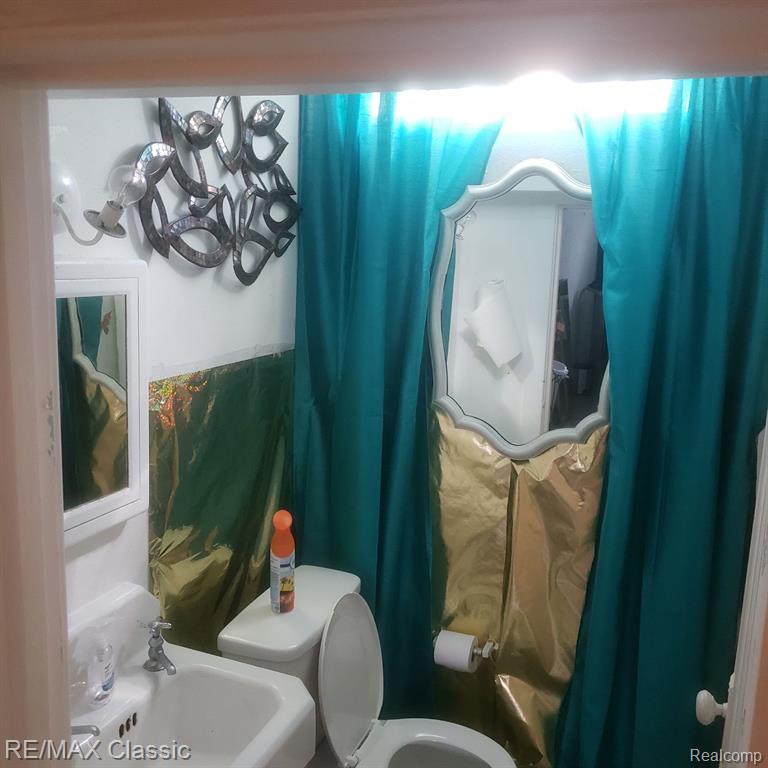 16215 and 16217 Greenview Avenue, Detroit, MI 48219 — Photo 23