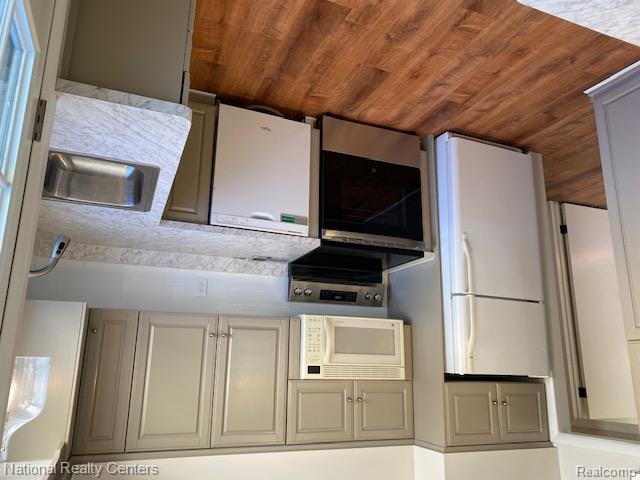 903 Roselawn Drive, Rochester, MI 48307 — Photo 7