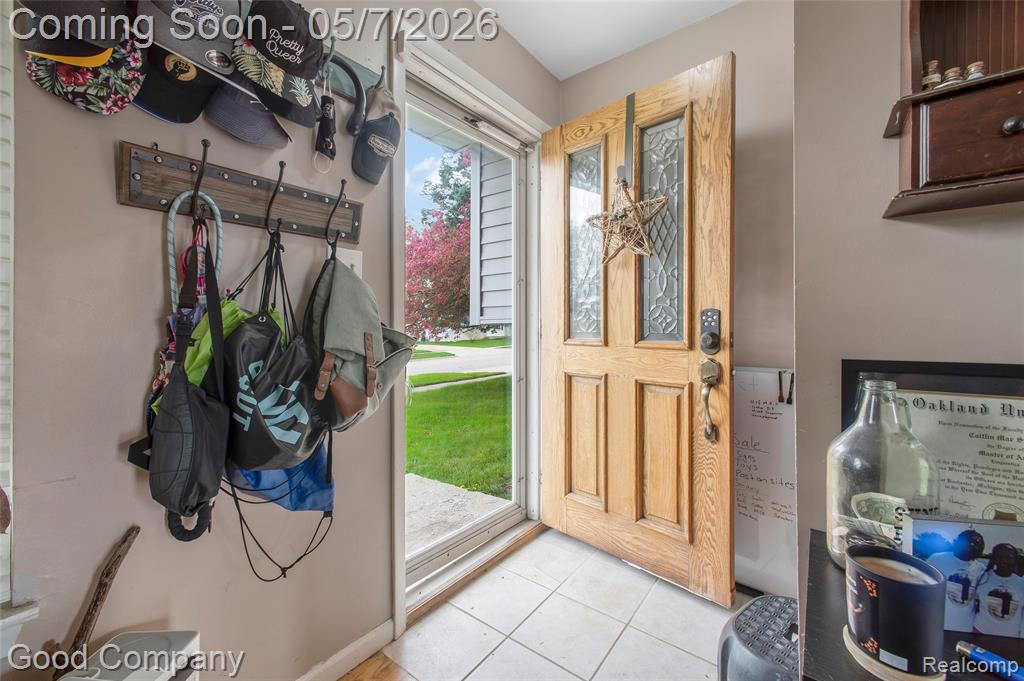 9072 Chesterfield Drive, Swartz Creek, MI 48473 — Photo 2