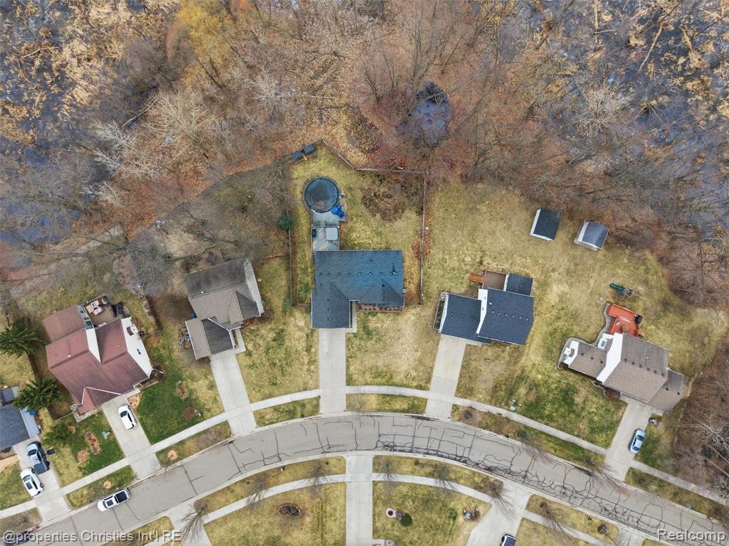 517 Cove View Drive, Waterford, MI 48327 — Photo 38