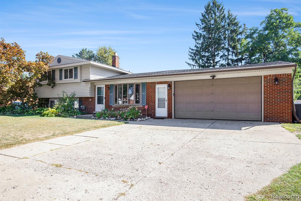 5807 Shetland Way, Waterford, MI 48327 — Photo 2