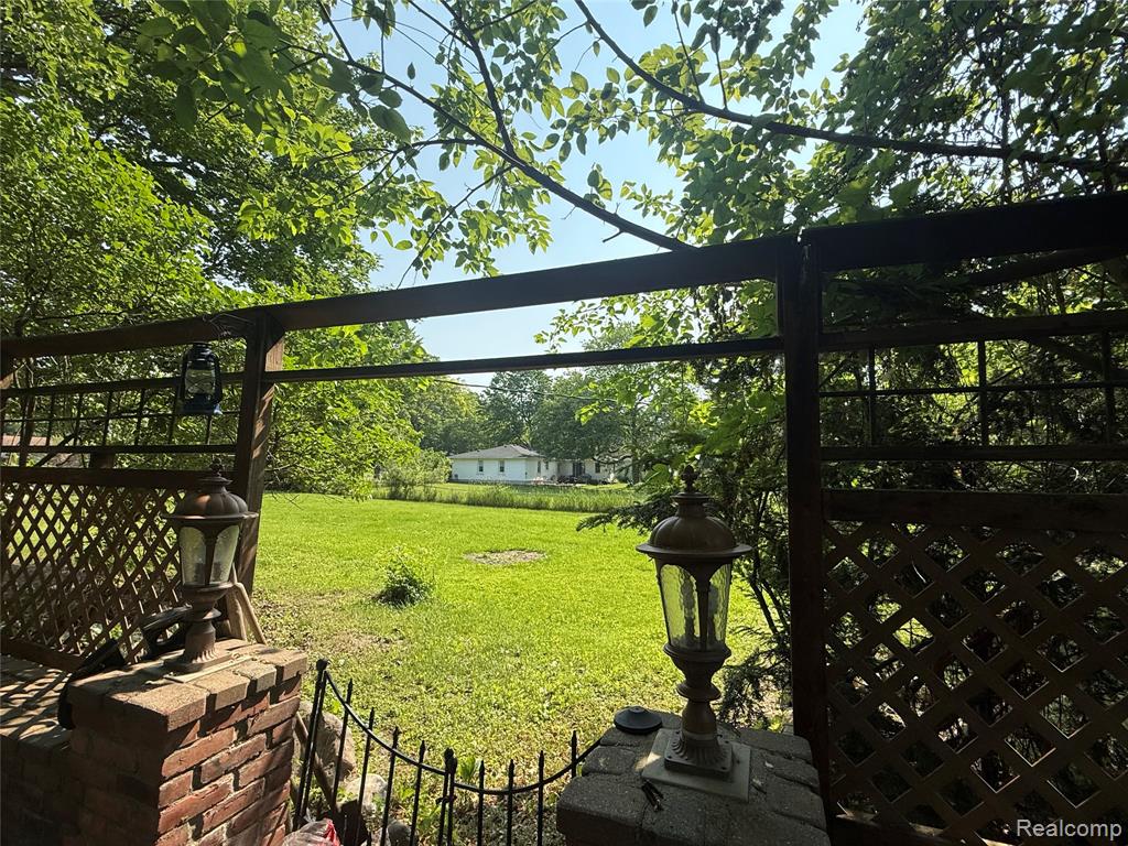 6715 Elizabeth Lake Road, Waterford, MI 48327 — Photo 25