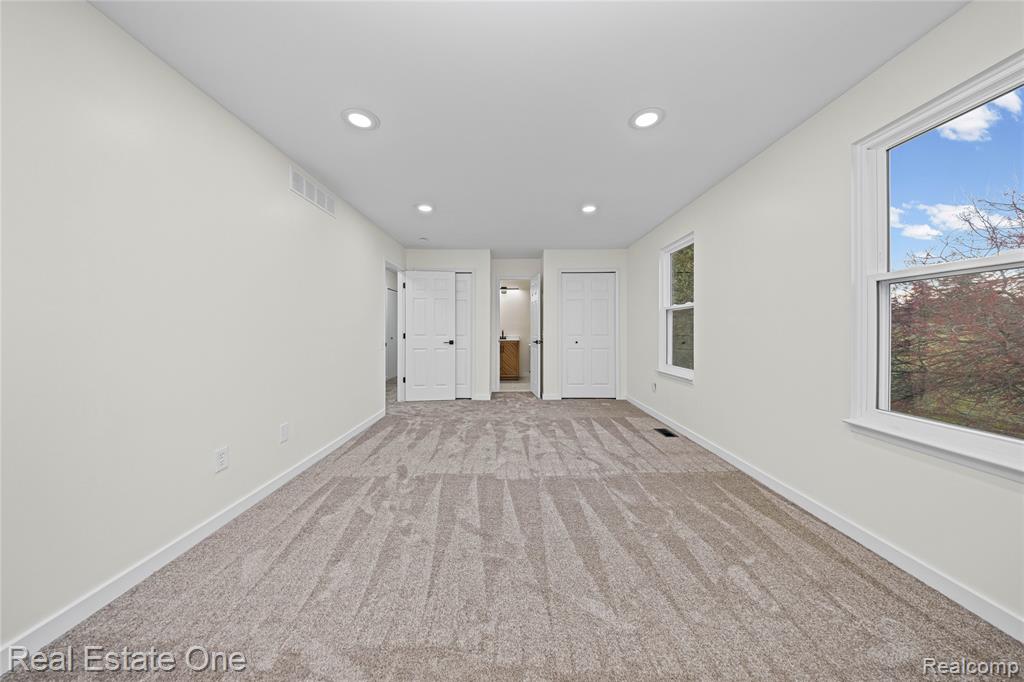 5426 N Piccadilly, West Bloomfield, MI — Photo 45