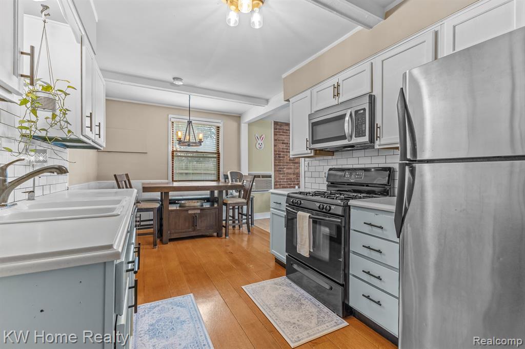 4215 Newton Road, Commerce Twp, MI 48390 — Photo 13