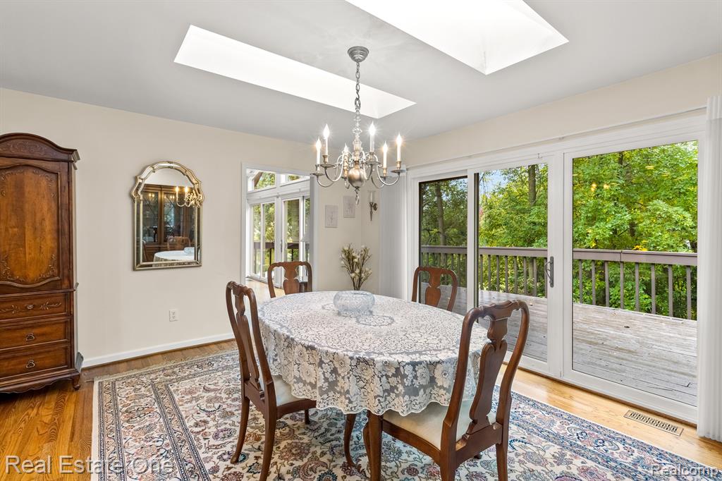4342 MEADOW Lane, Orchard Lake Village, MI 48323 — Photo 18