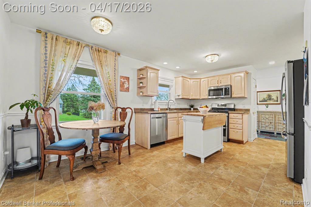 717 Sandstone Drive, Rochester Hills, MI 48309 — Photo 10