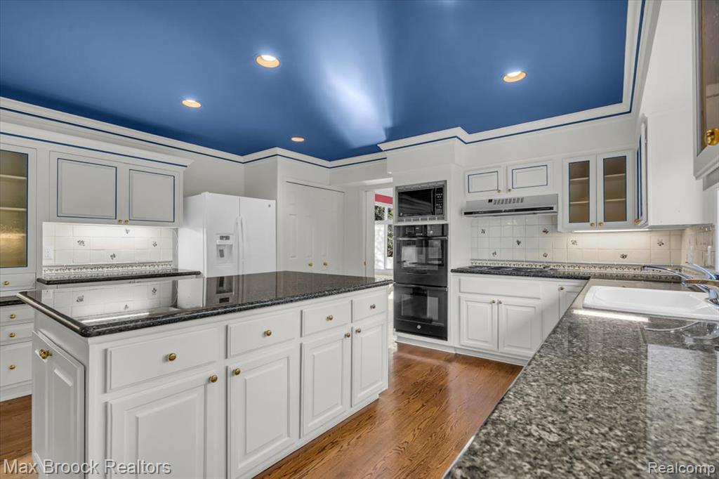 5554 Pine Brooke Court, Bloomfield Hills, MI 48304 — Photo 26