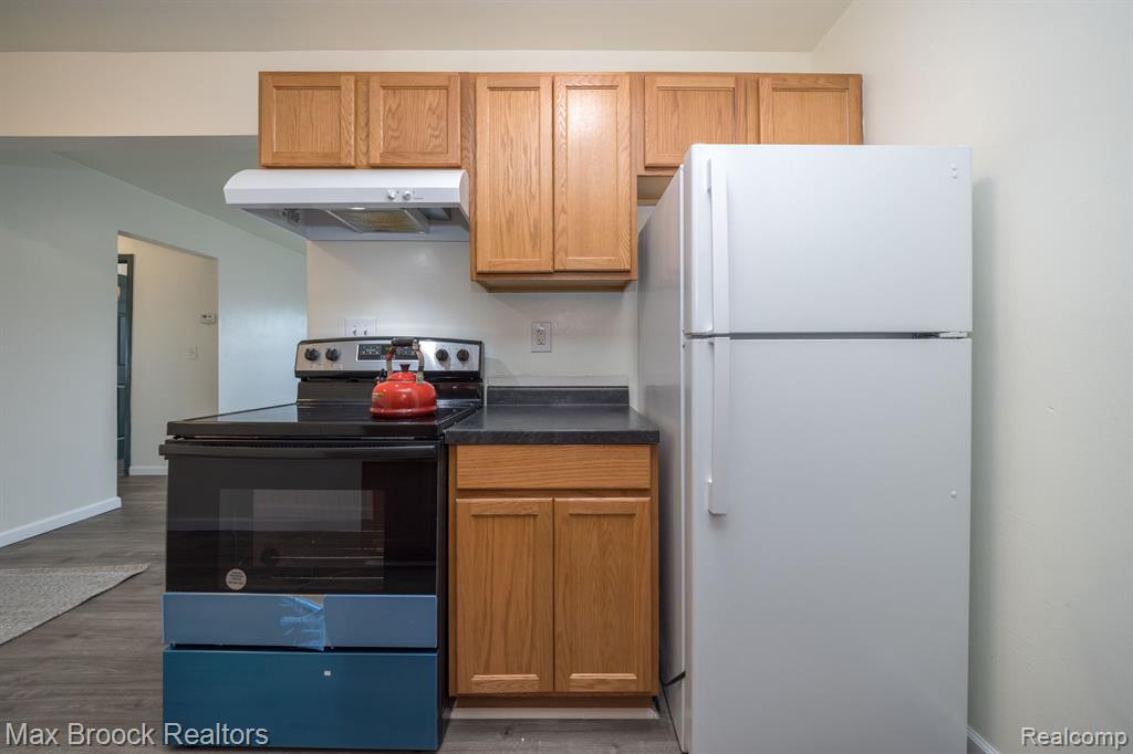 10020 ALLEN POINTE Drive N, 10020, Allen Park, MI 48101 — Photo 17