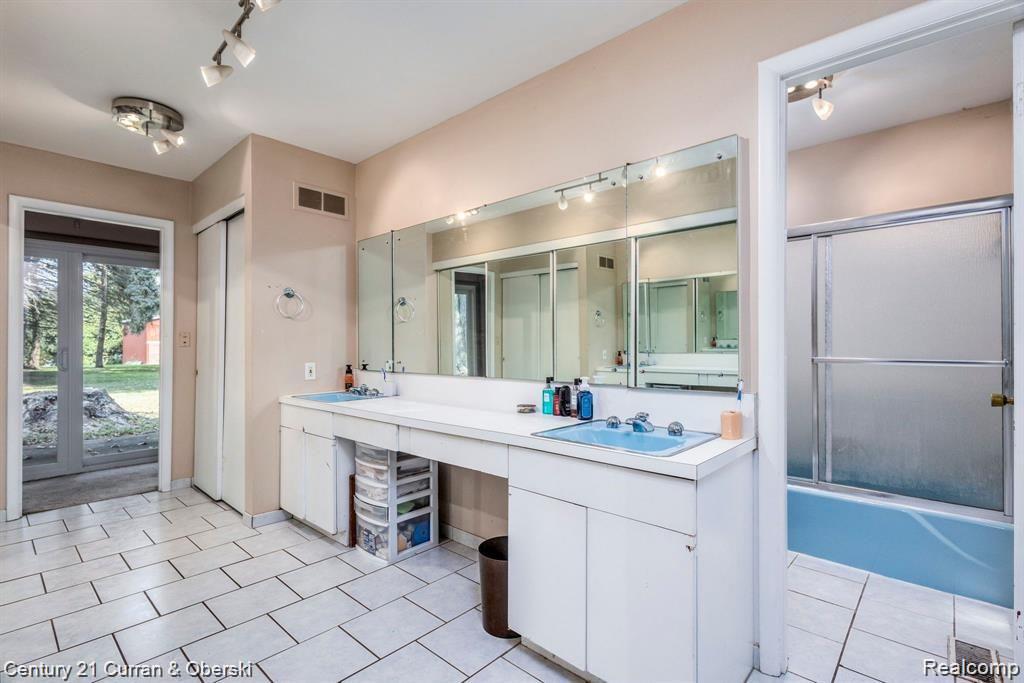 464 S ALMONT Avenue, Imlay City, MI 48444 — Photo 17