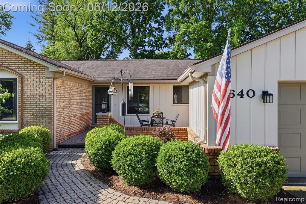 640 Longfellow Drive, Troy, MI 48085 — Photo 2