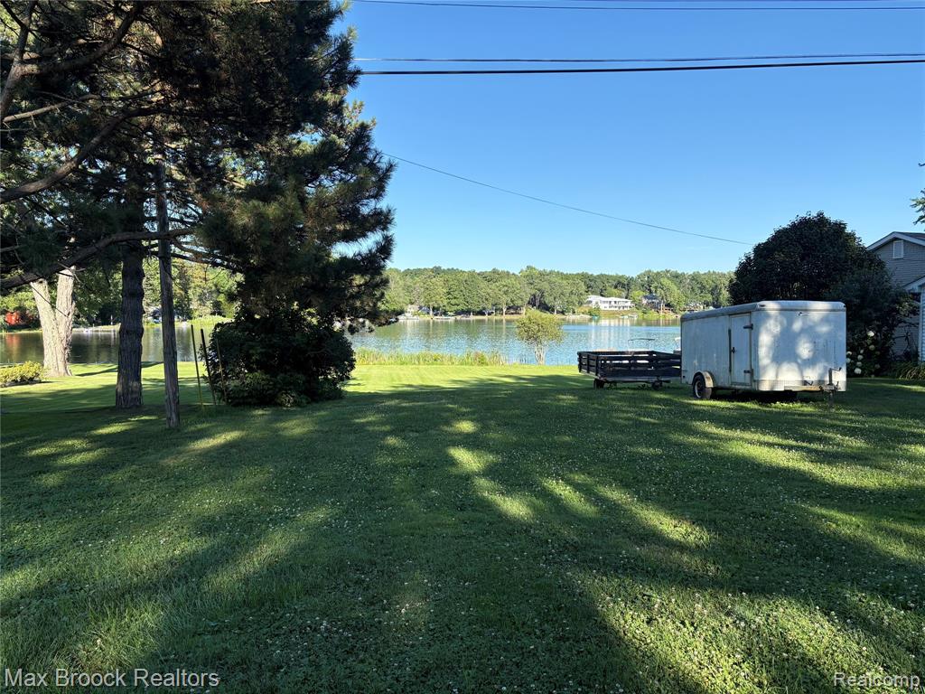 1105 Pinecrest Drive, White Lake, MI