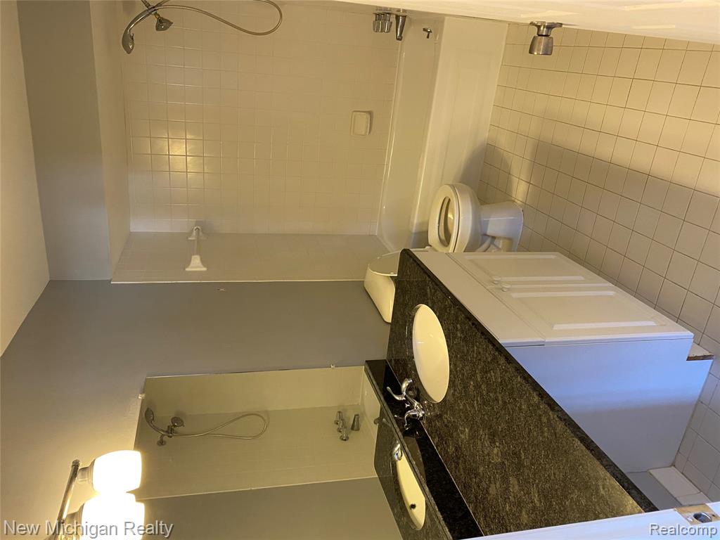 6157 ORCHARD LAKE RD APT 201, West Bloomfield, MI — Photo 21