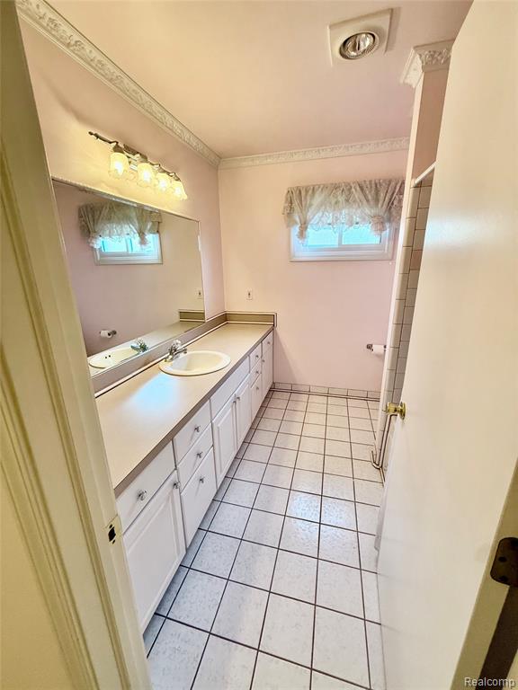 7411 N Farmington Road, Westland, MI — Photo 12