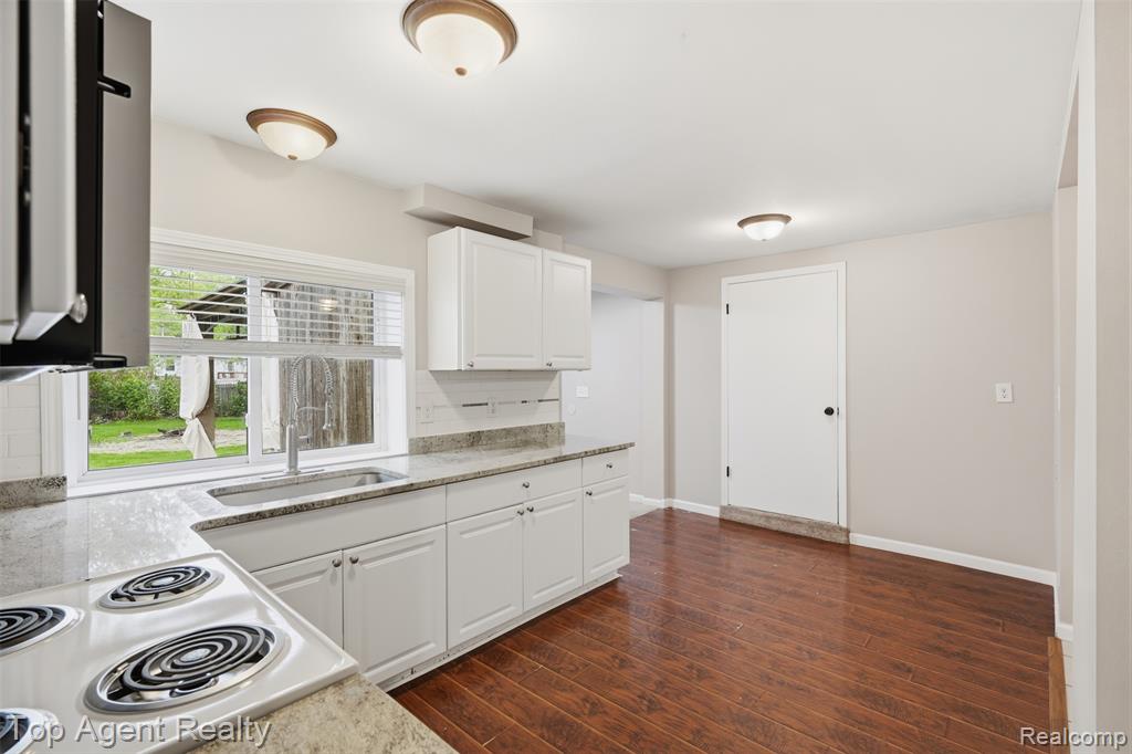 7048 Lapham, Waterford, MI 48329 — Photo 11
