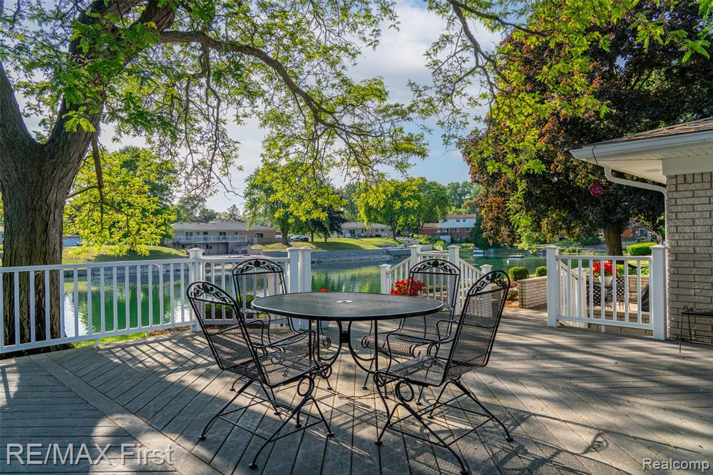 54815 FRANKLIN Drive, Shelby Twp, MI 48316 — Photo 8
