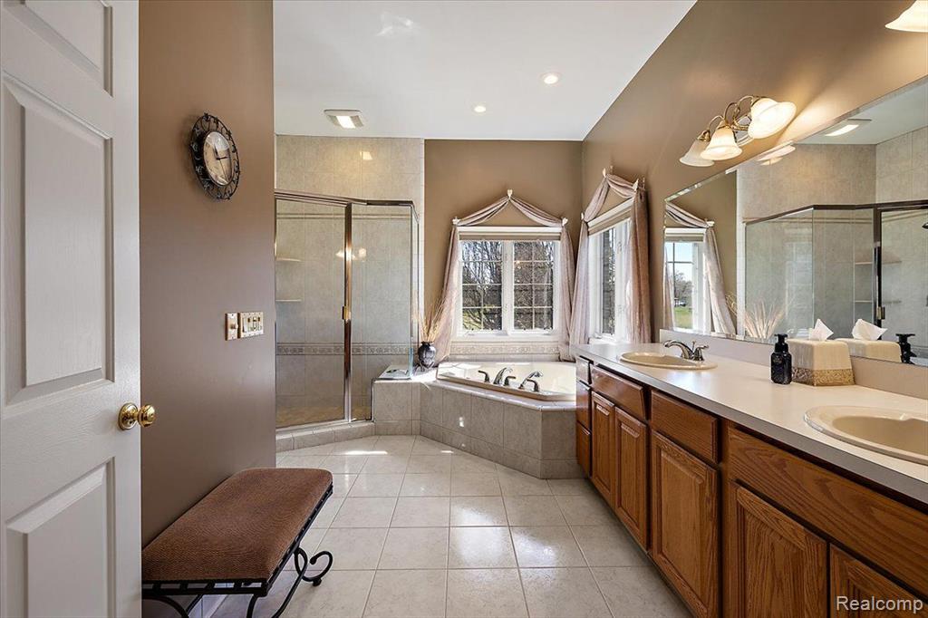 8449 S SHORE Drive, Clarkston, MI 48348 — Photo 30